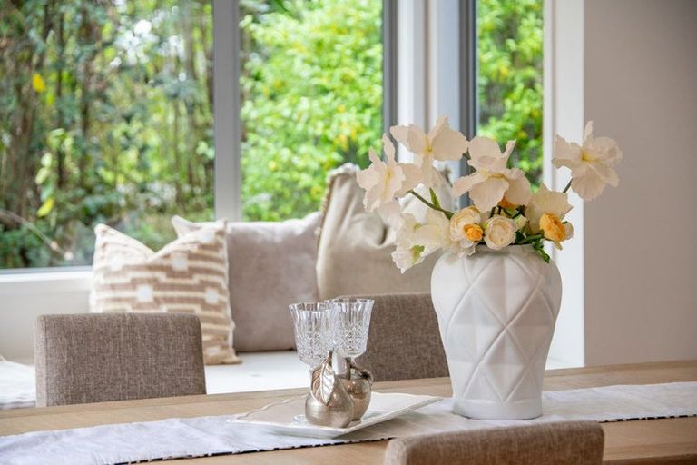 Photo of property in 9 Springwater Vale, Unsworth Heights, Auckland, 0632