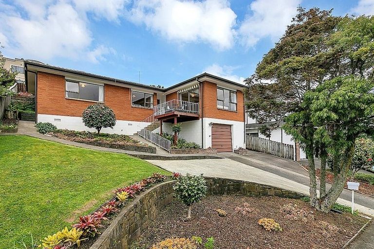 Photo of property in 51 Chelsea View Drive, Chatswood, Auckland, 0626