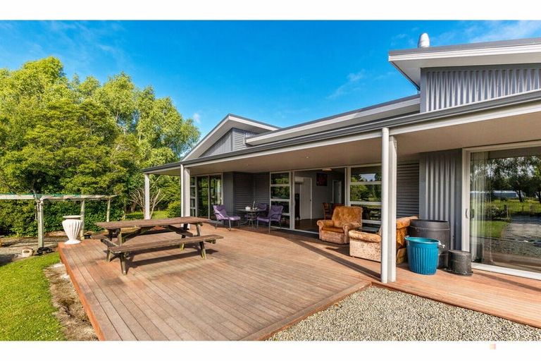Photo of property in 84 Timaru Road, Waimate, 7924