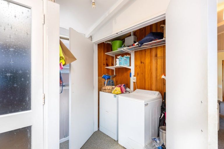 Photo of property in 21 Cumberland Street, Merrilands, New Plymouth, 4312