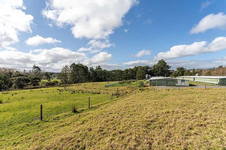 Photo of property in 118 Motu Road, Kumeu, 0891