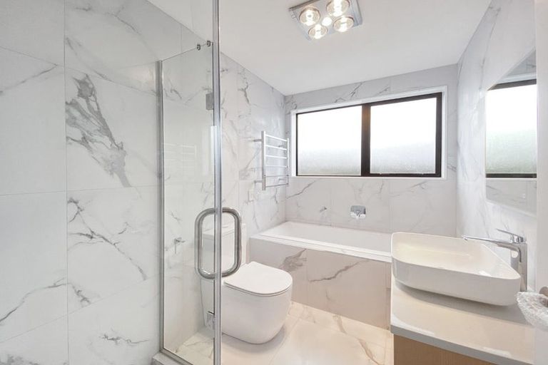 Photo of property in 3b Frontier Lane, Flat Bush, Auckland, 2019