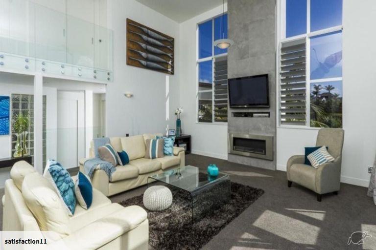 Photo of property in 15 Courtneys, West Harbour, Auckland, 0618