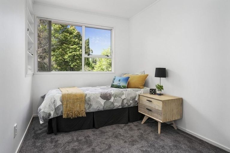 Photo of property in 18 Cottam Grove, Northcross, Auckland, 0632