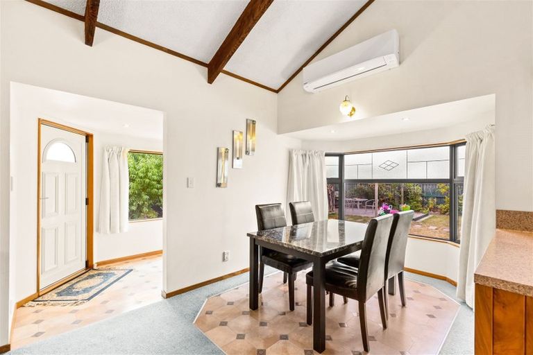 Photo of property in 102 Beach Road, Te Atatu Peninsula, Auckland, 0610