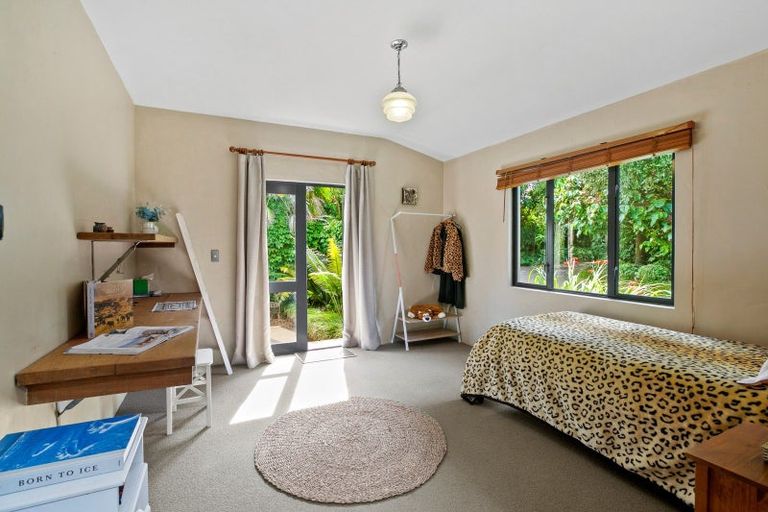 Photo of property in 7-9 Mace Terrace, Oakura, 4314