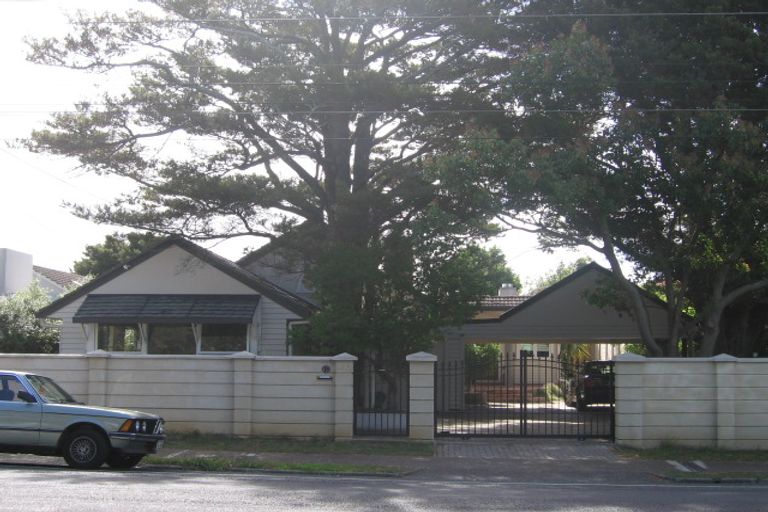 Photo of property in 145 Shakespeare Road, Milford, Auckland, 0620