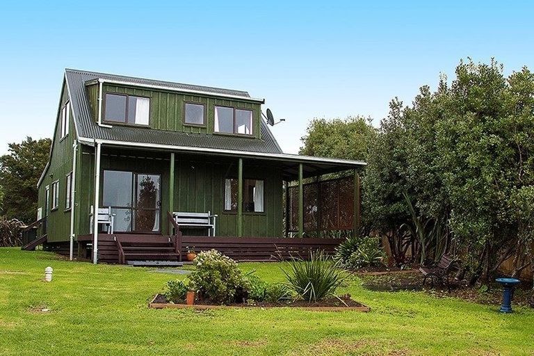 Photo of property in 11 Matakawau Road, Awhitu, Waiuku, 2684