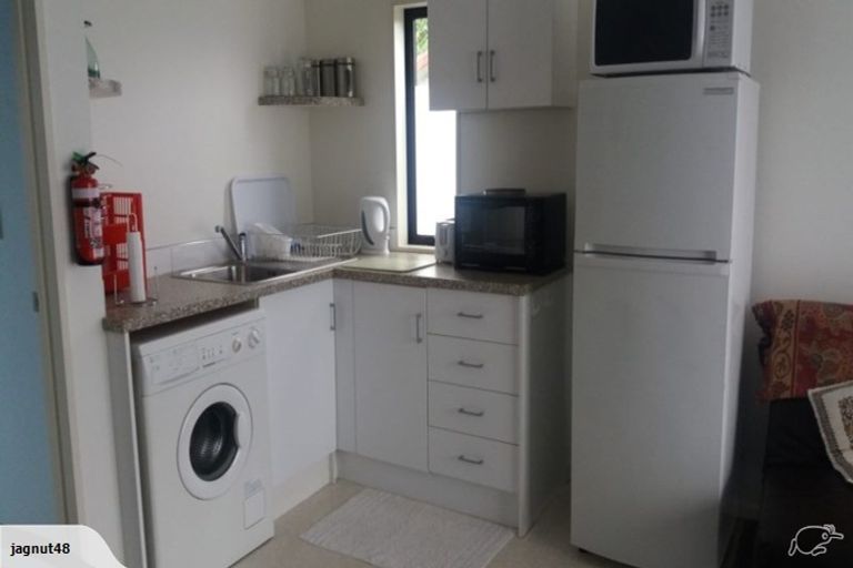 Photo of property in 3 Nadine Place, Mangere Bridge, Auckland, 2022