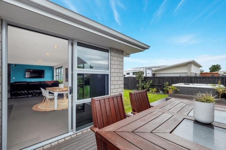 Photo of property in 11 Coutts Street, Papamoa Beach, Papamoa, 3118