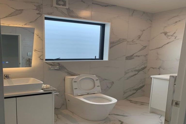 Photo of property in 42 Parahau Road, Papakura, 2110