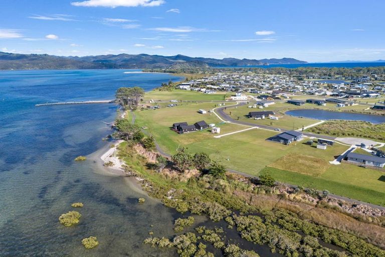 Photo of property in 30 Taniwha Place, Matarangi, 3592