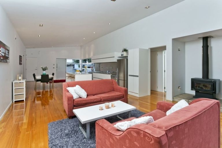 Photo of property in 16c Charmaine Road, Torbay, Auckland, 0630