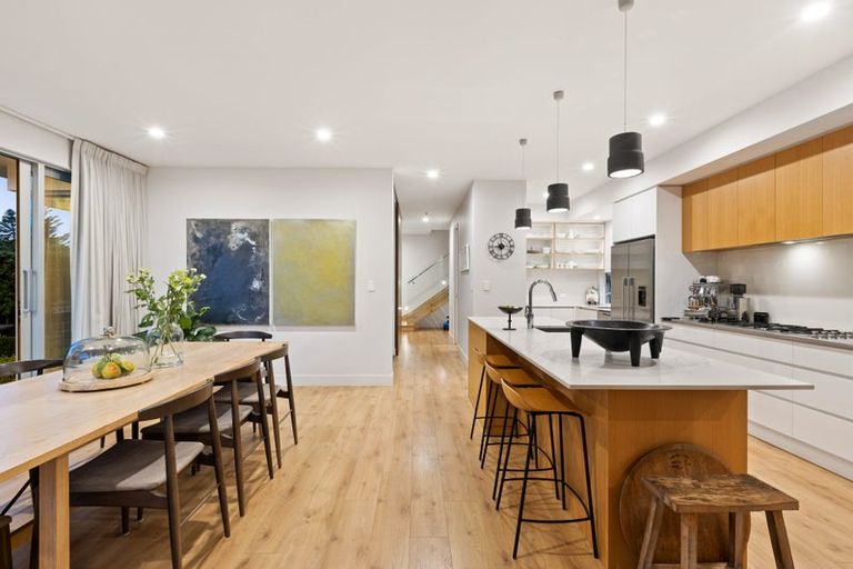 Photo of property in 52 Walton Street, Red Beach, 0932