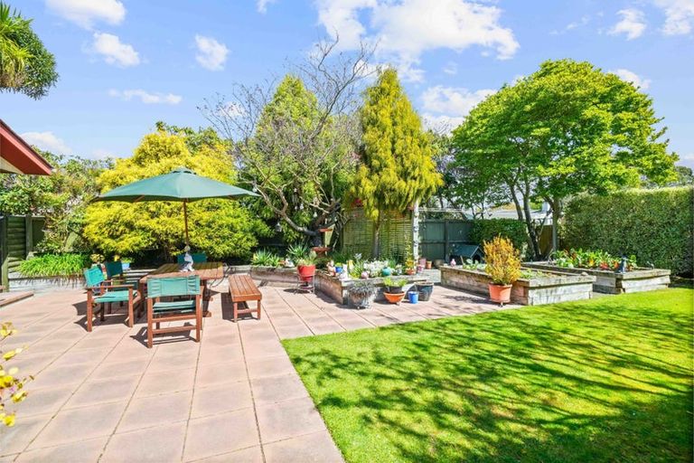 Photo of property in 21 Oakfield Street, Burnside, Christchurch, 8053