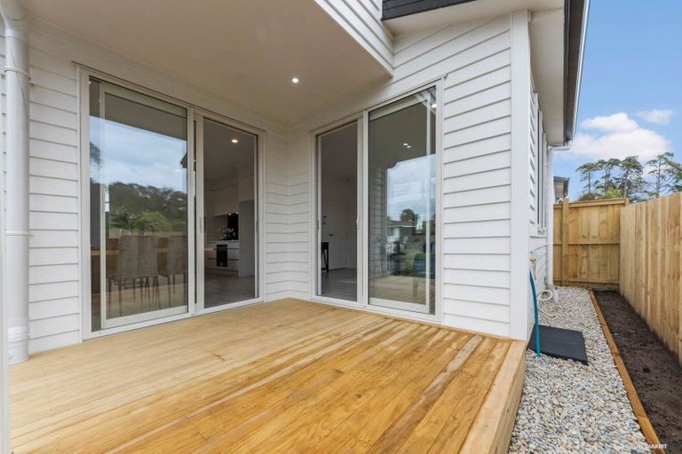 Photo of property in 25a Scarlet Drive, Ranui, Auckland, 0612
