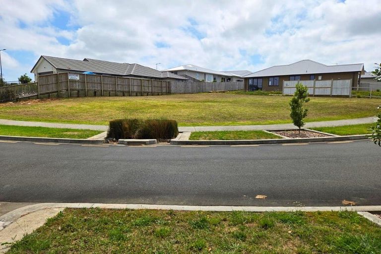 Photo of property in 28 Omahuru Road, Glenbrook, 2681