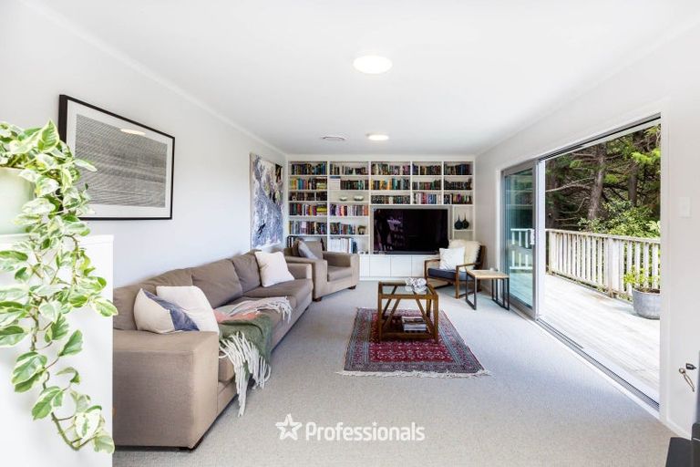 Photo of property in 96 Kamahi Street, Stokes Valley, Lower Hutt, 5019