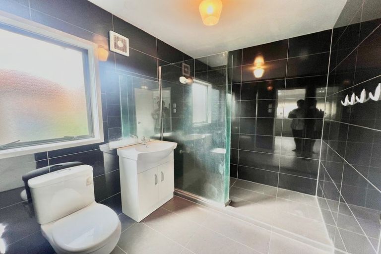 Photo of property in 20 Caspian Close, New Lynn, Auckland, 0600