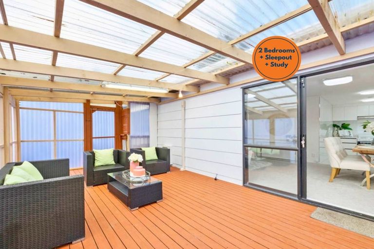 Photo of property in 76 Gallony Avenue, Massey, Auckland, 0614