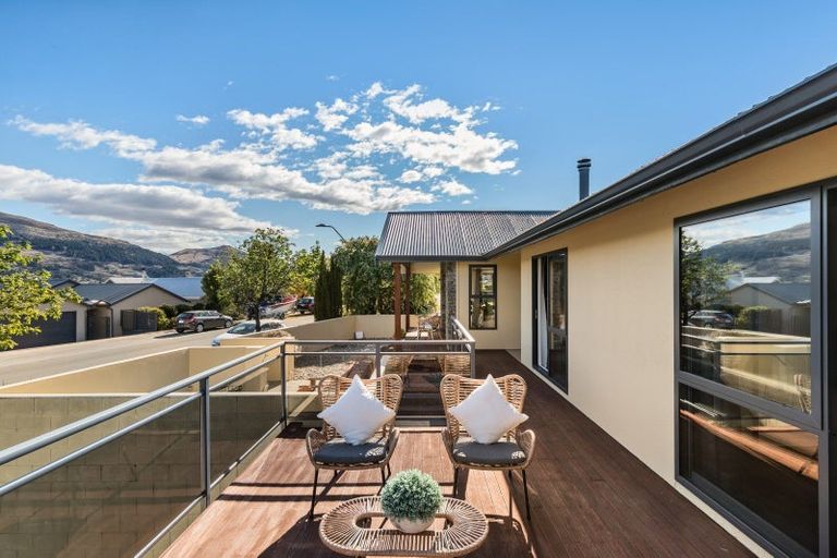 Photo of property in 35 Oregon Drive, Kelvin Heights, Queenstown, 9300