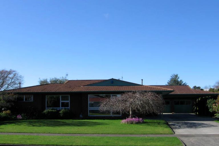 Photo of property in 75 Wikiriwhi Crescent, Awapuni, Palmerston North, 4412