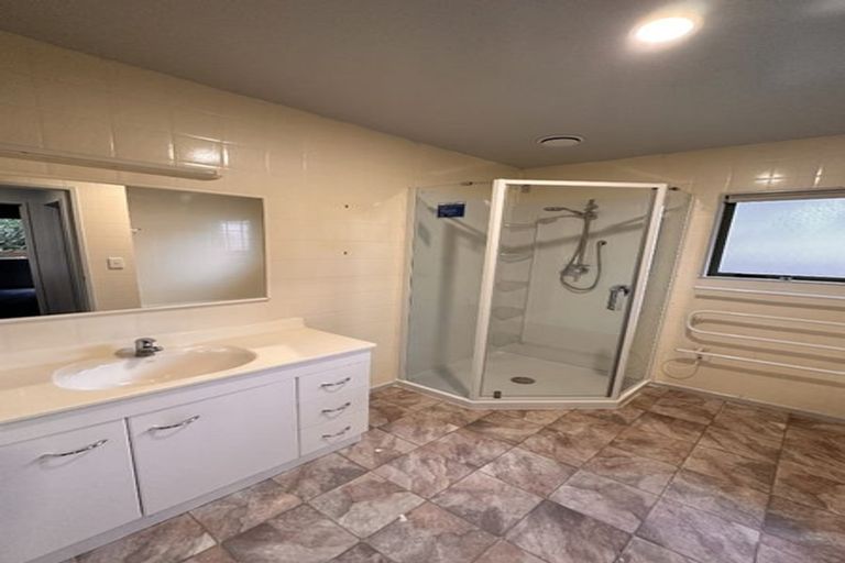 Photo of property in 11 William Bayes Place, Red Beach, 0932