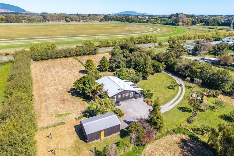 Photo of property in 98 Rahui Road, Otaki, 5512