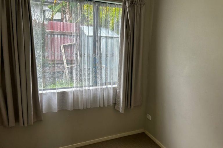 Photo of property in 16 Kelman Road, Kelston, Auckland, 0602