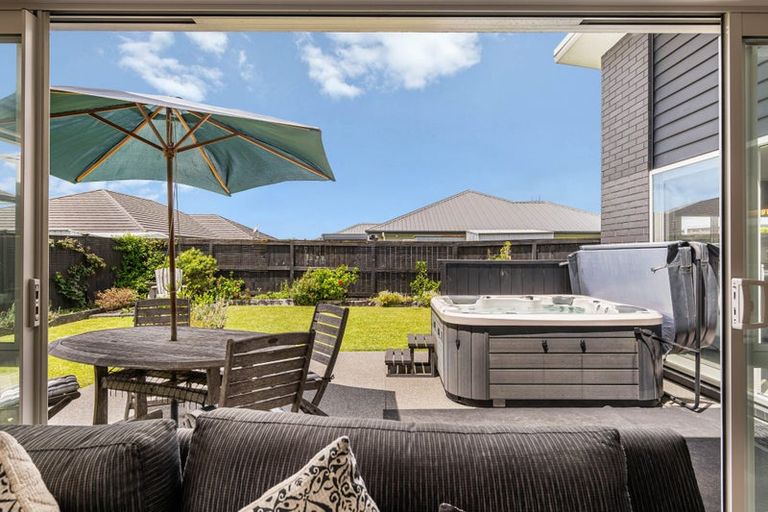 Photo of property in 11 Fred White Drive, Kumeu, 0810