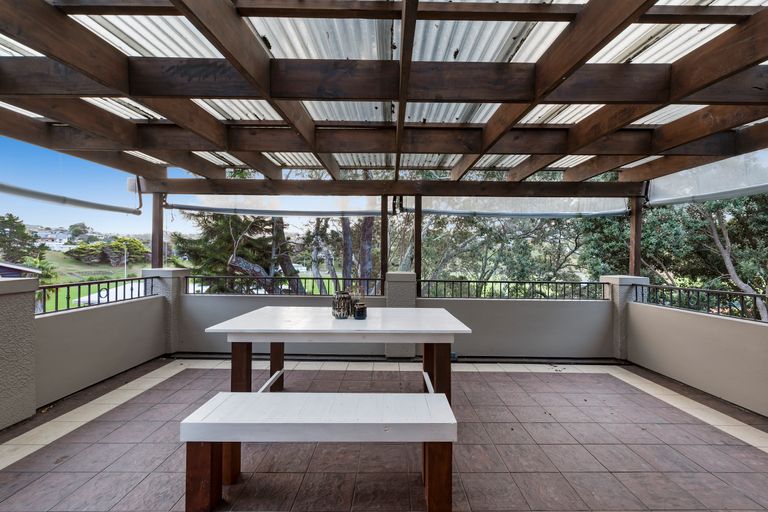 Photo of property in 29 Glencoe Road, Browns Bay, Auckland, 0630