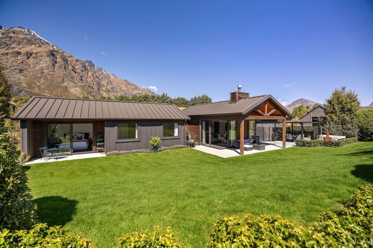 Photo of property in 6 Pendeen Crescent, Jacks Point, Queenstown, 9371