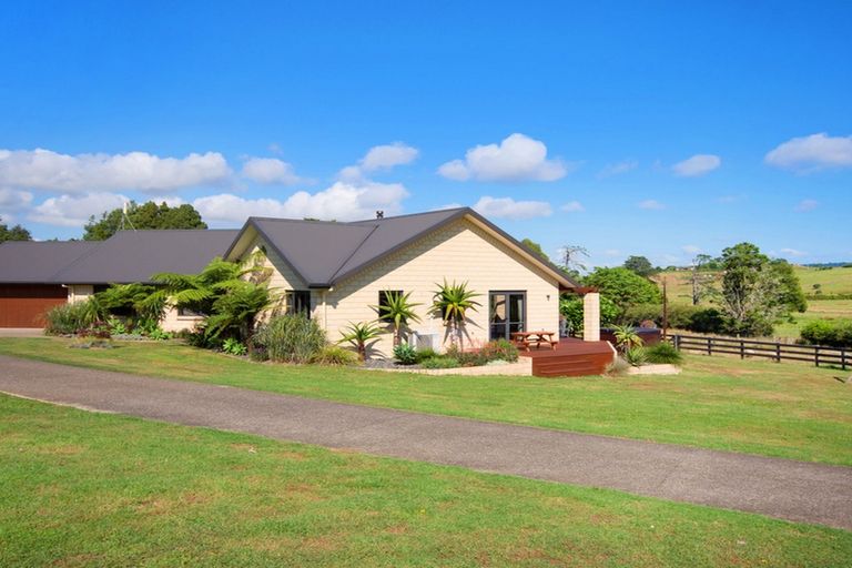 Photo of property in 58 Medhurst Road North, Bombay, 2675