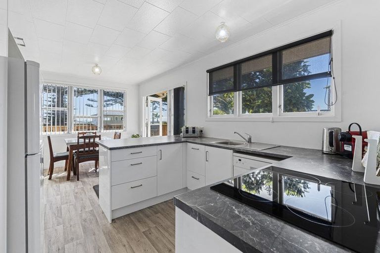 Photo of property in 21 Battiscombe Terrace, Waitara, 4320