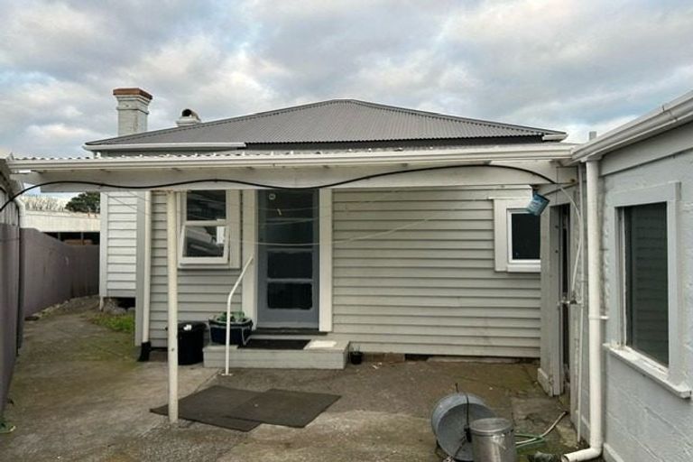 Photo of property in 9 Mahoe Street, Strandon, New Plymouth, 4312