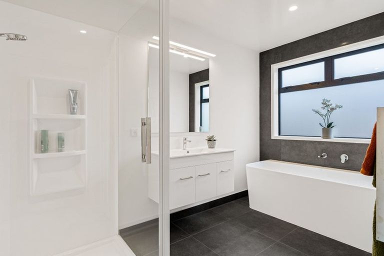 Photo of property in 9 Pahiki Crescent, Levin, 5510