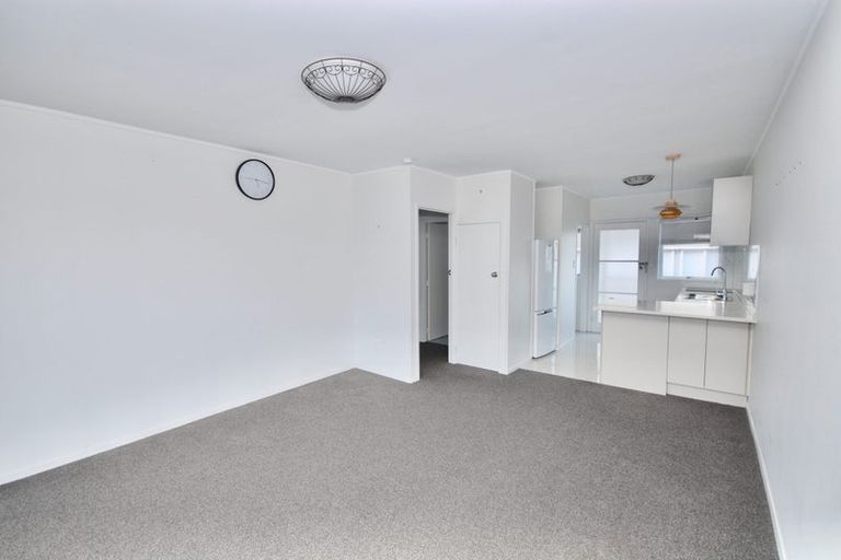 Photo of property in 2/16 Beach Road, Castor Bay, Auckland, 0620
