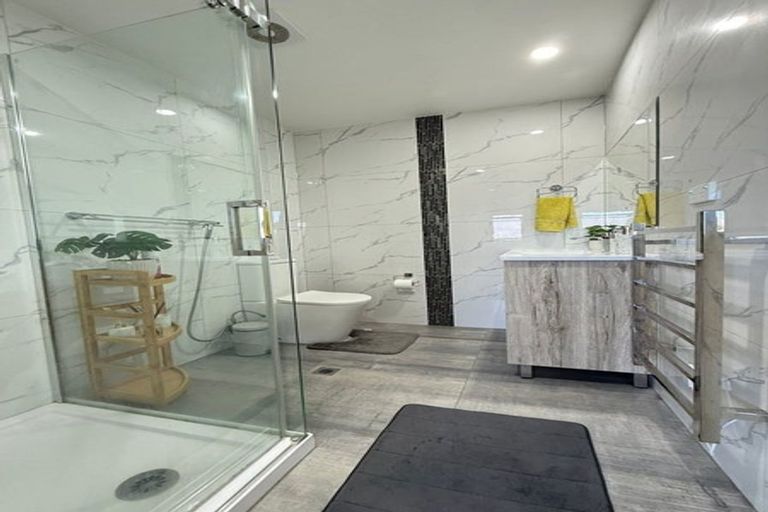 Photo of property in 4c Bill Phillip Place, Clendon Park, Auckland, 2103