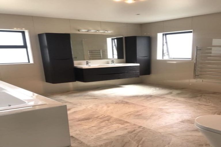 Photo of property in 18 Spyglass Street, Red Beach, 0932