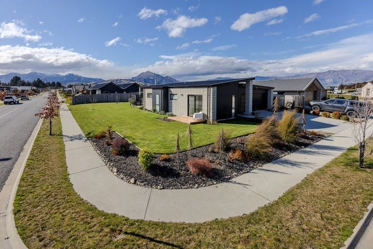 Photo of property in 20 Pounamu Avenue, Albert Town, Wanaka, 9305