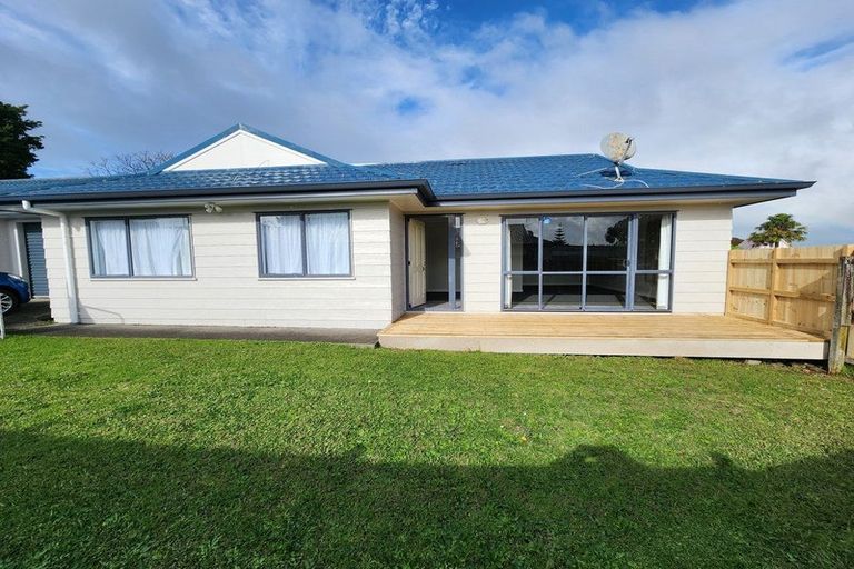 Photo of property in 1/14 Nerissa Place, Randwick Park, Auckland, 2105