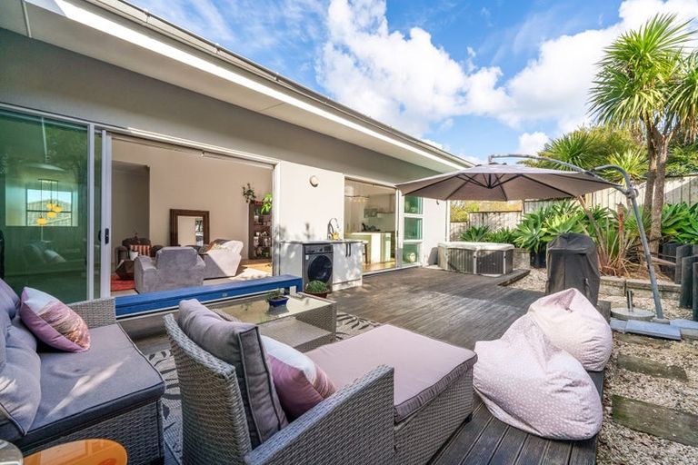 Photo of property in 4 Ilam Lane, Fairview Heights, Auckland, 0632