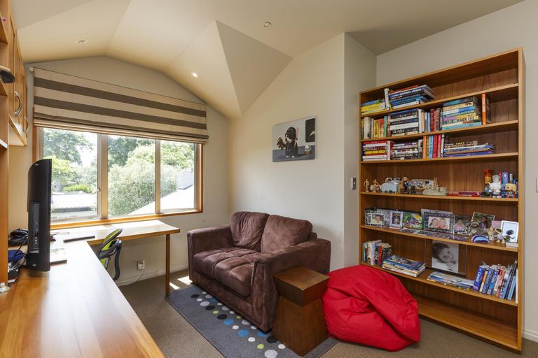 Photo of property in 2 Pastoral Lane, Hokowhitu, Palmerston North, 4410