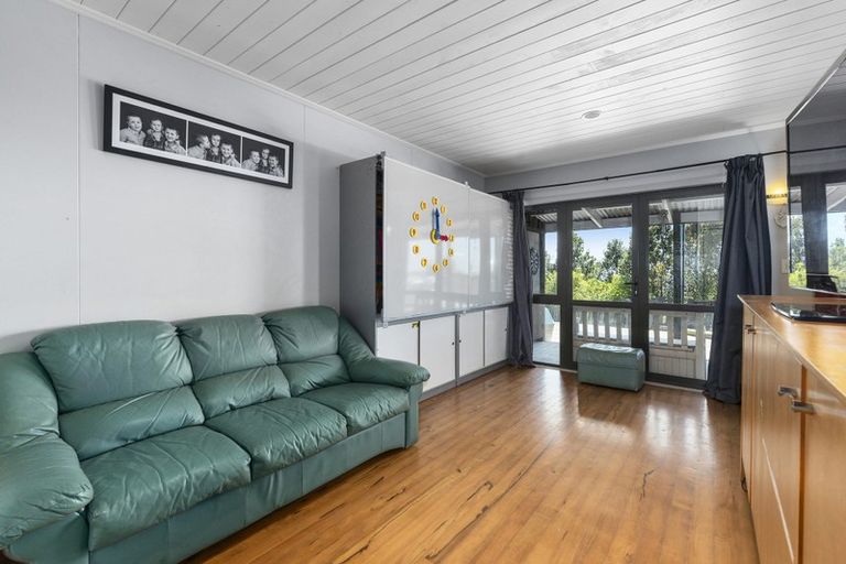 Photo of property in 166 Opanuku Road, Henderson Valley, Auckland, 0612