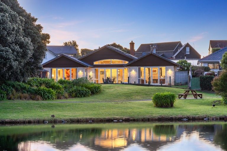 Photo of property in 196 Tutere Street, Waikanae Beach, Waikanae, 5036