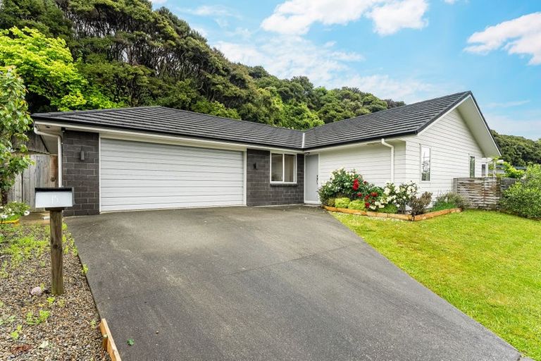 Photo of property in 15 Banks Boulevard, Whitby, Porirua, 5024