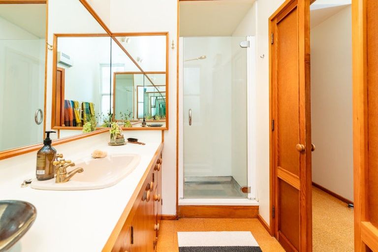 Photo of property in 16 Mariri Road, Kelburn, Wellington, 6012