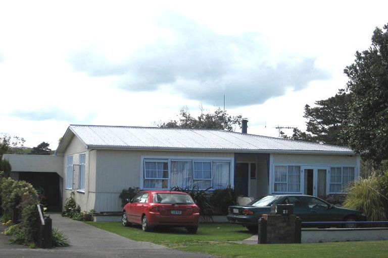 Photo of property in 21 Titoki Street, Castlecliff, Whanganui, 4501