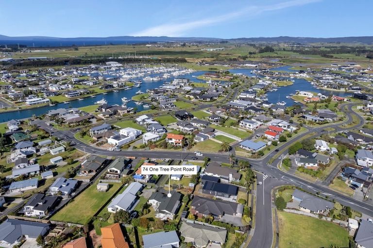 Photo of property in 74 One Tree Point Road, One Tree Point, 0118