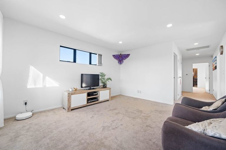 Photo of property in 32 Huarahi Pai Road, Huapai, Kumeu, 0810